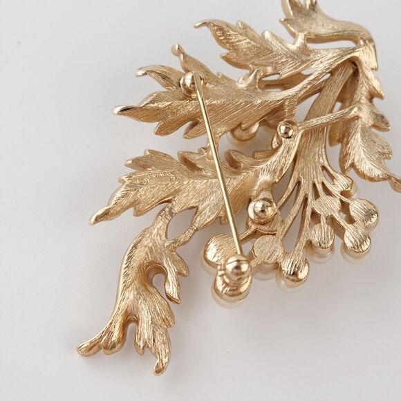 Vintage Crown TRIFARI Gold Tone Faux Pearl Berry Cluster Leaf  Brooch Pin SIGNED